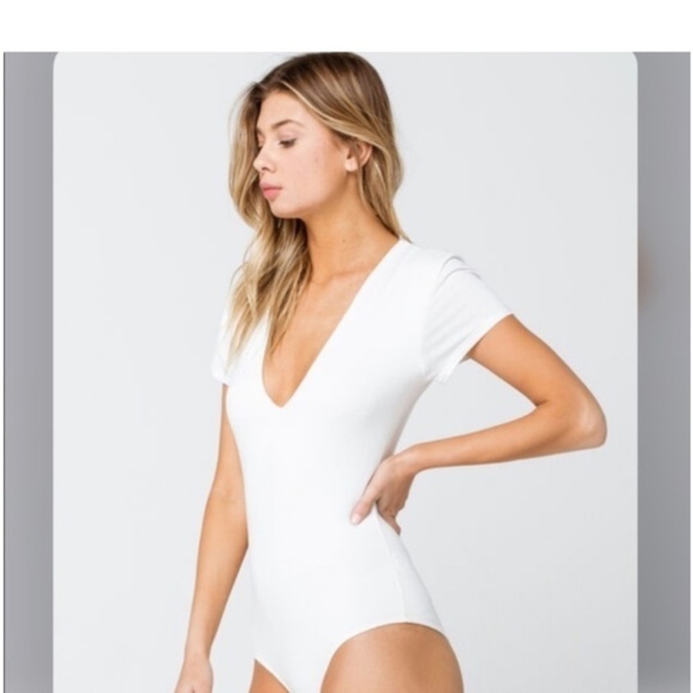 ❤️3 for $15!❤️ ❤️Wasabi and Mint Cap Sleeve Fitted Bodysuit